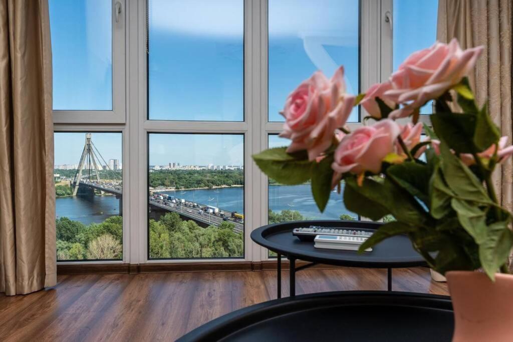 Apartments With Crazy Panoramic View Of The Dniepr 키예프 외부 사진