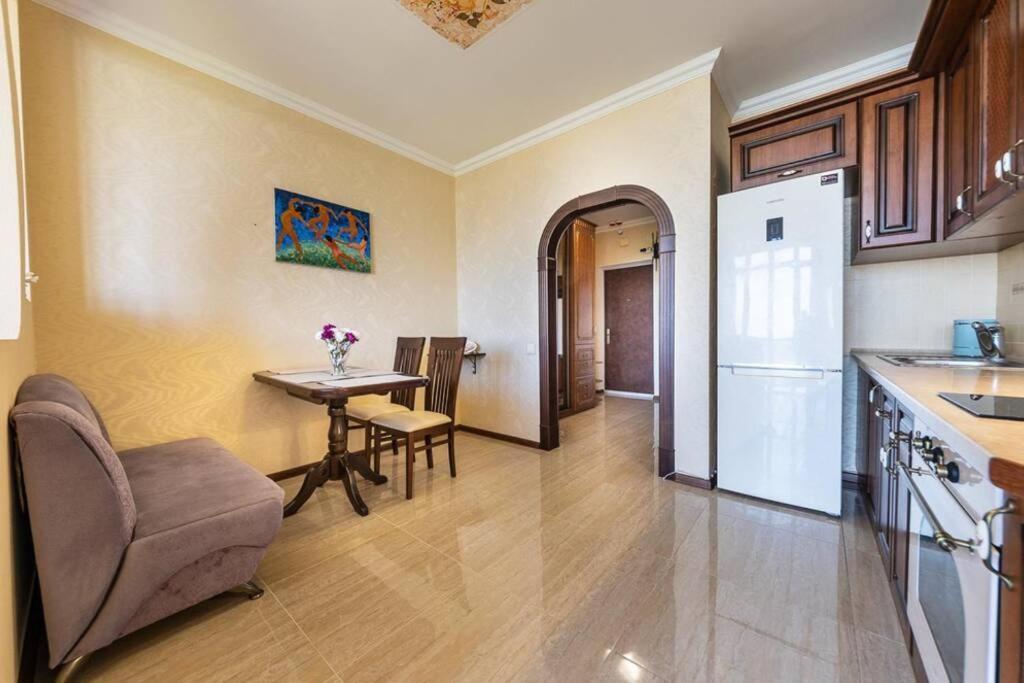 Apartments With Crazy Panoramic View Of The Dniepr 키예프 외부 사진