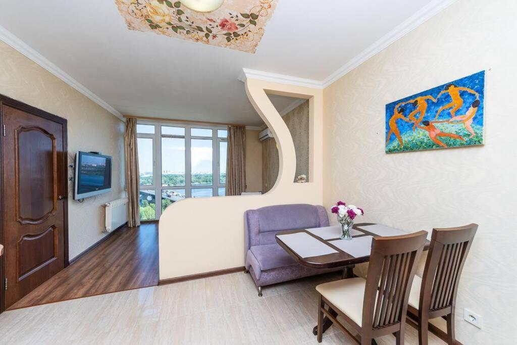 Apartments With Crazy Panoramic View Of The Dniepr 키예프 외부 사진