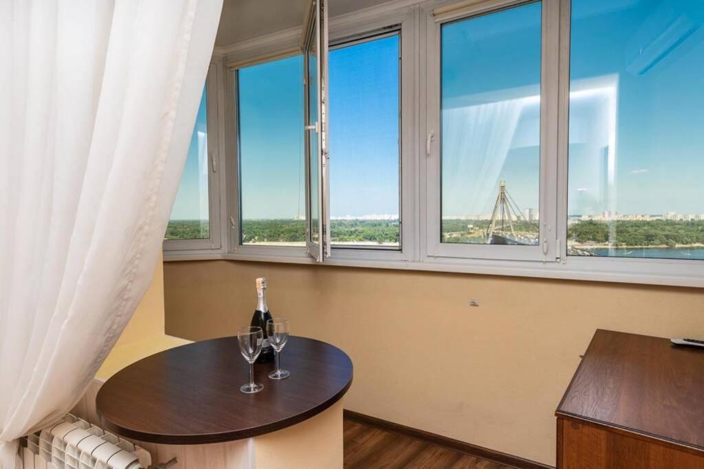 Apartments With Crazy Panoramic View Of The Dniepr 키예프 외부 사진