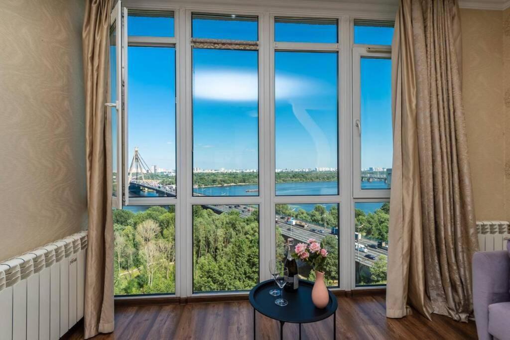 Apartments With Crazy Panoramic View Of The Dniepr 키예프 외부 사진