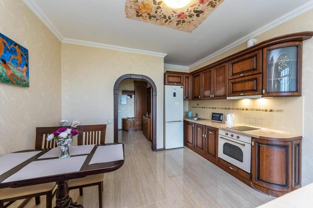 Apartments With Crazy Panoramic View Of The Dniepr 키예프 외부 사진